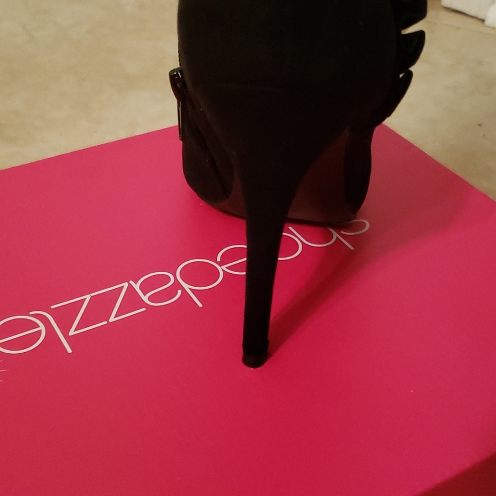 Ruffle booties - Picture 3 of 4